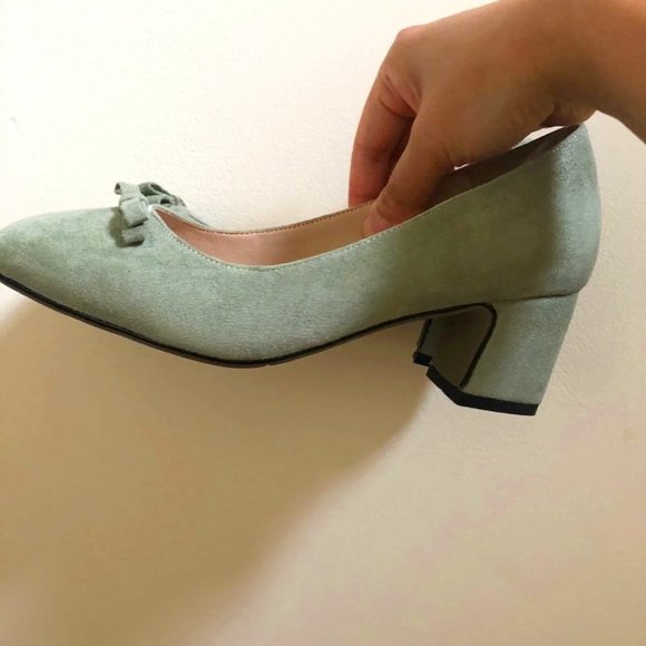 Bow Knot Matcha Green suede Low heels size 7 - Picture 1 of 4